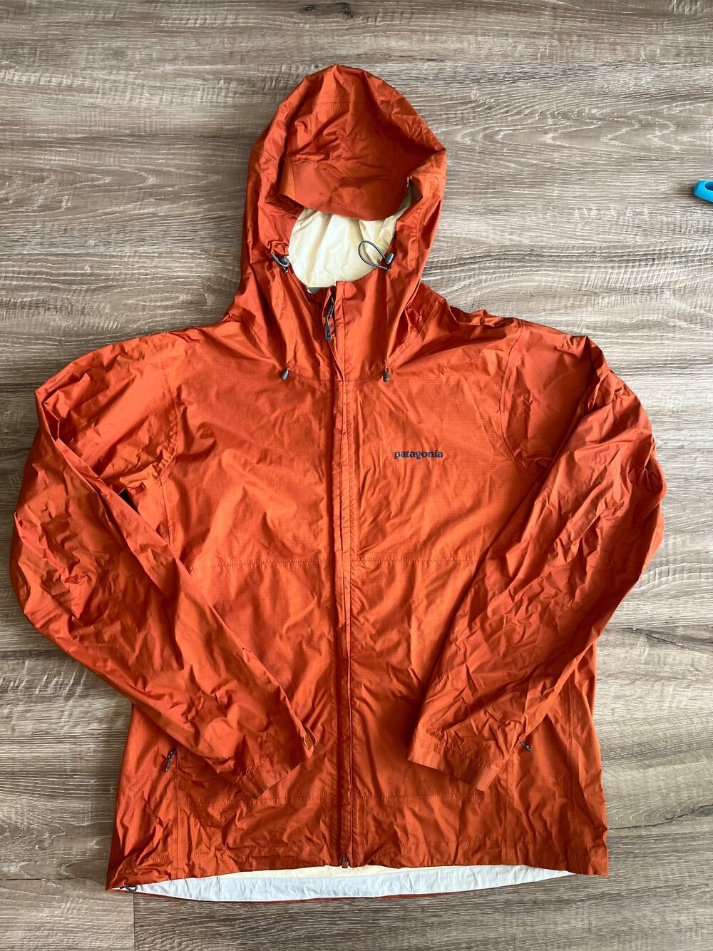 Patagonia Men's Large Orange Rain Jacket 100% Nylon Lightweight